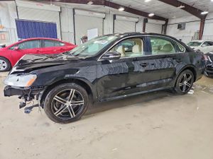 Volkswagen Passat SE 2.0L 4 2012