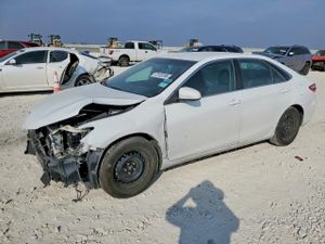 Toyota Camry LE 2.5L 4 2015