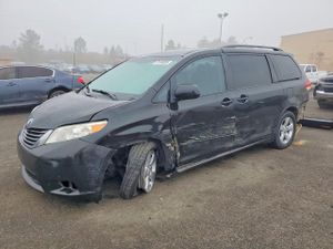 Toyota Sienna LE 3.5L 6 2011