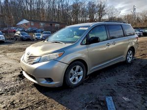 Toyota Sienna LE 3.5L 6 2015