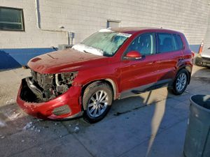 Volkswagen Tiguan S 2.0L 4 2014
