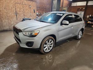 Mitsubishi Outlander ES 2.0L 4 2015