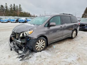 Toyota Sienna LE 3.5L 6 2011