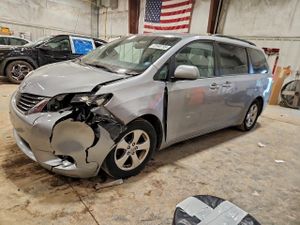 Toyota Sienna LE 3.5L 6 2014