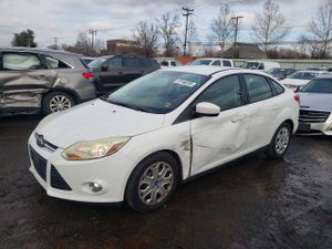 Ford Focus SE 2.0L 4 2012
