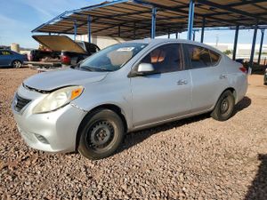 Nissan Versa S 1.6L 4 2012