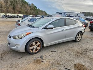 Hyundai Elantra GLS 1.8L 4 2013