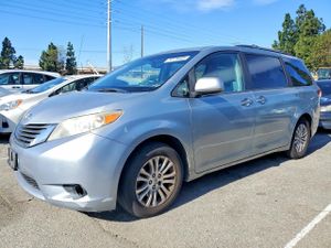 Toyota Sienna XLE 3.5L 6 2014