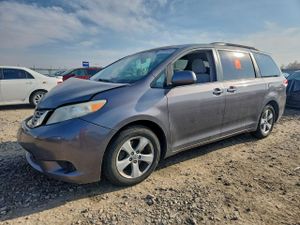 Toyota Sienna LE 3.5L 6 2011