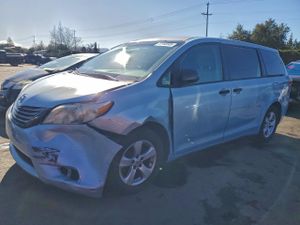 Toyota Sienna 3.5L 6 2015