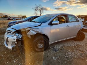 Toyota Corolla BASE 1.8L 4 2013