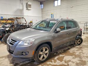 Volkswagen Tiguan SE 2.0L 4 2010