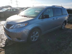 Toyota Sienna LE 3.5L 6 2012