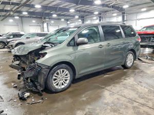 Toyota Sienna XLE 3.5L 6 2011