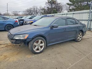 Volkswagen Passat SE 2.0L 4 2012