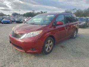 Toyota Sienna LE 3.5L 6 2013