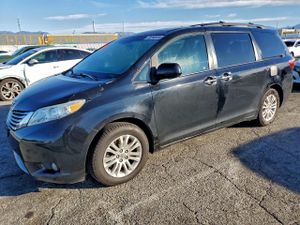 Toyota Sienna XLE 3.5L 6 2015
