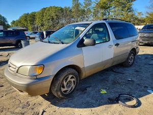 Toyota Sienna LE 3.0L 6 2002