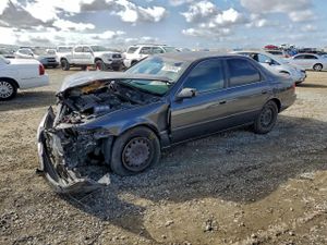 Toyota Camry CE 3.0L 6 2001