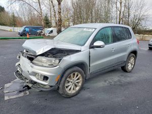 Volkswagen Tiguan S 2.0L 4 2014