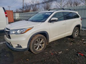 Toyota Highlander XLE 3.5L 6 2015