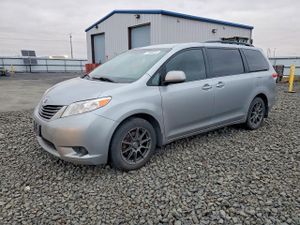 Toyota Sienna LE 3.5L 6 2011