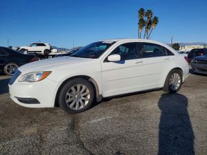 Chrysler 200 TOURING 3.6L 6 2013