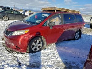 Toyota Sienna LE 3.5L 6 2012