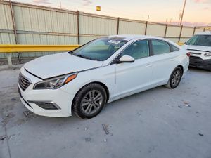 Hyundai Sonata SE 2.4L 4 2015