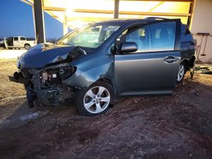 Toyota Sienna LE 3.5L 6 2014