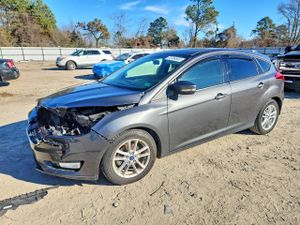 Ford Focus SE 2.0L 4 2015