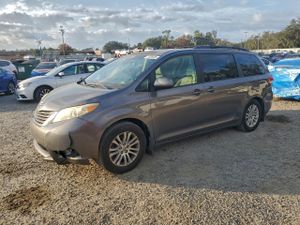 Toyota Sienna XLE 3.5L 6 2011