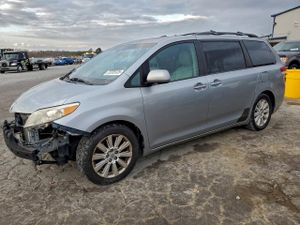 Toyota Sienna XLE 3.5L 6 2011