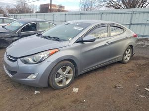 Hyundai Elantra GLS 1.8L 4 2013