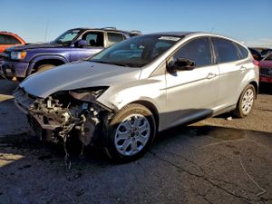 Ford Focus SE 2.0L 4 2012