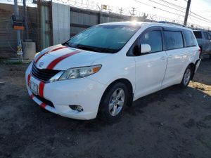 Toyota Sienna 3.5L 6 2013