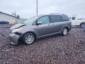 Toyota Sienna XLE 3.5L 6 2015