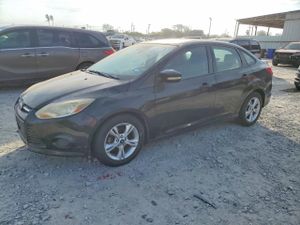 Ford Focus SE 2.0L 4 2014