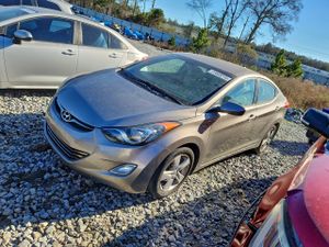 Hyundai Elantra GLS 1.8L 4 2013