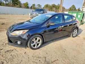 Ford Focus SE 2.0L 4 2014