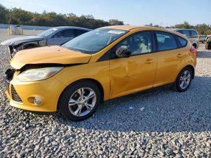 Ford Focus SE 2.0L 4 2012
