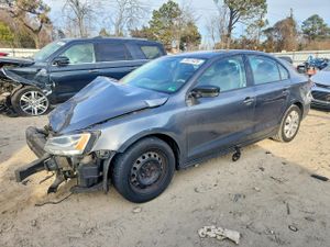 Volkswagen Jetta BASE 2.0L 4 2013