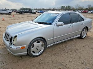 Mercedes-Benz E 55 AMG 5.4L 8 2001