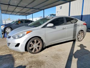 Hyundai Elantra GLS 1.8L 4 2013