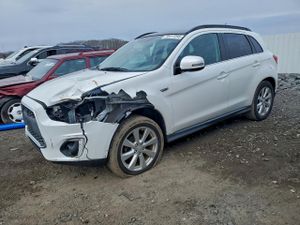 Mitsubishi Outlander SE 2.4L 4 2015