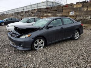 Toyota Corolla BASE 1.8L 4 2013