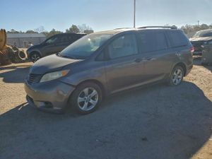 Toyota Sienna LE 3.5L 6 2013