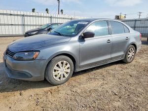 Volkswagen Jetta BASE 2.0L 4 2014
