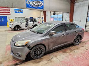 Ford Focus SE 2.0L 4 2013