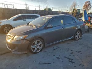 Toyota Corolla BASE 1.8L 4 2013